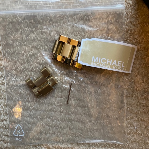 MICHAEL KORS GOLD WATCH - Picture 5 of 6